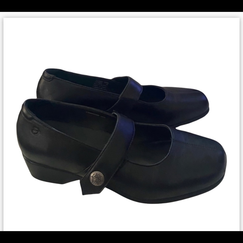 Avaron Mary Jane black leather size 8.
